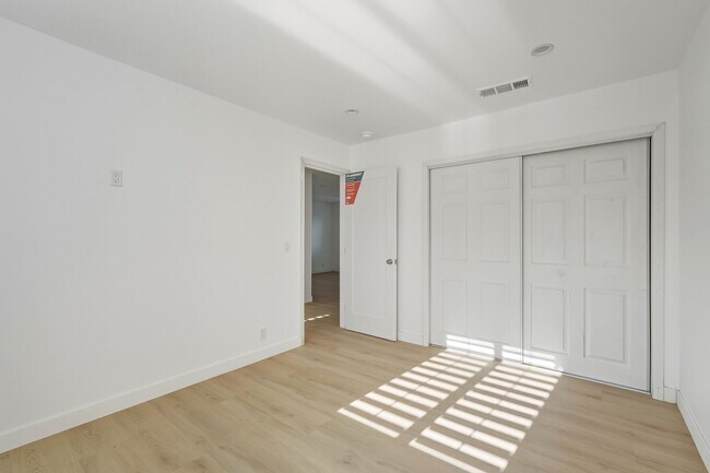 Building Photo - 13050 Terra Bella St