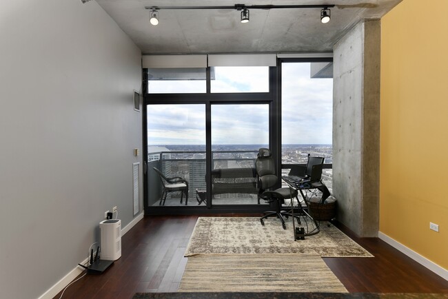 Building Photo - 235 W Van Buren St