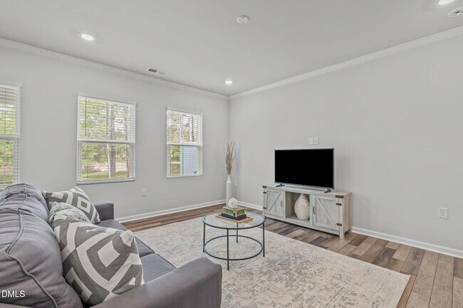 Building Photo - 1818 Porch Swing Wy