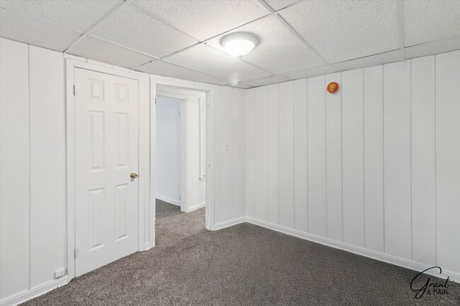 Building Photo - $1500 5 bedroom 2 bath