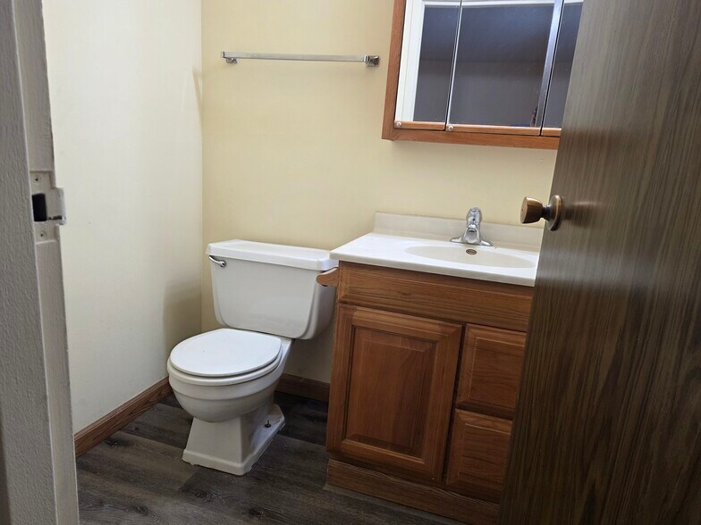 Building Photo - 843 Westmoreland Dr