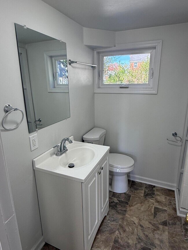 Building Photo - 2608 Dorchester Dr NW