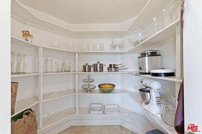 Building Photo - 6003 County Oak Rd