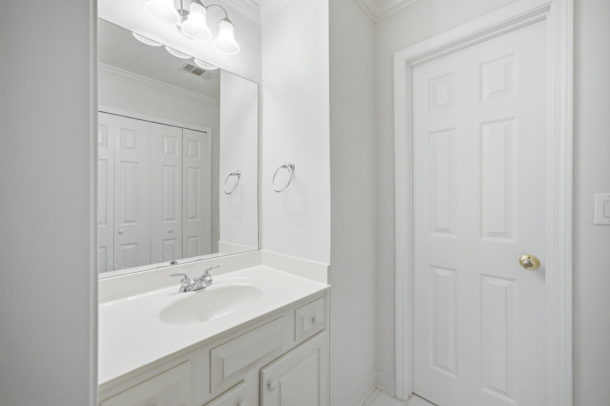 Building Photo - 5008 Highland Oaks Ct SE