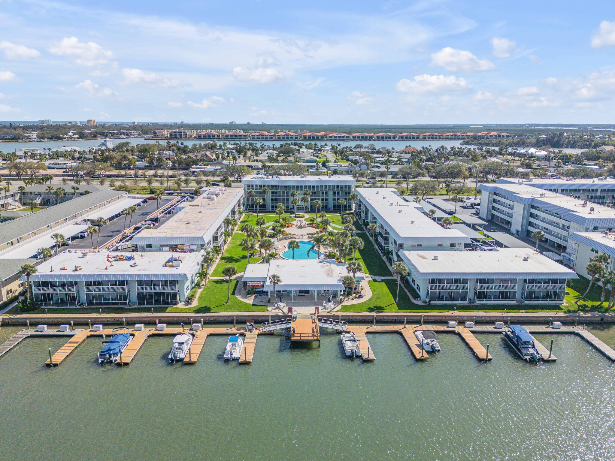 Building Photo - 325 N Causeway