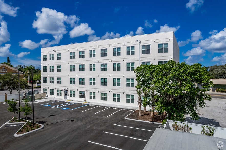 Primary Photo - Bradenton Lofts