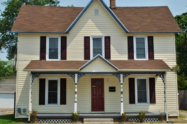 Primary Photo - 809 S Division St