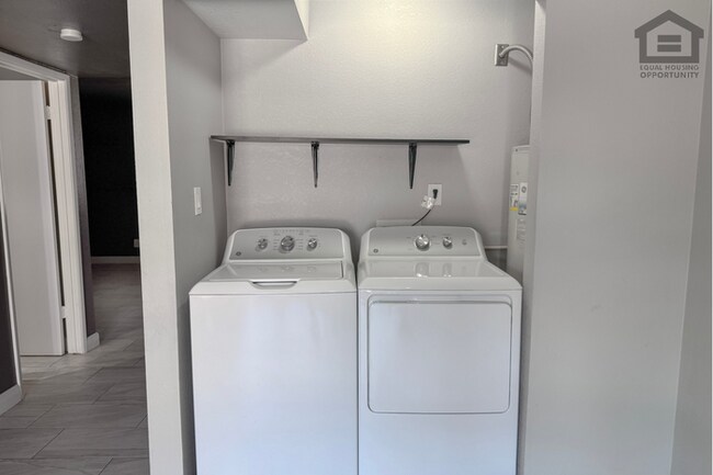 Building Photo - 3Bed/2Bath Townhouse at 47th Ave/Maryland Ave! Ready for Immediate Move-In! – FENCED-IN YARD!