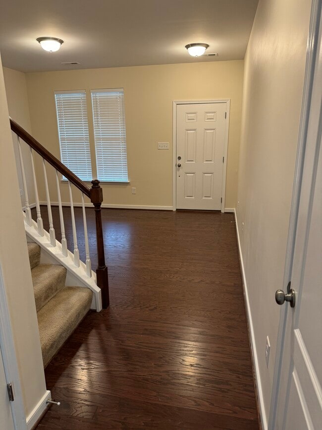 Building Photo - 6901 Swanhaven Dr