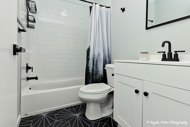 Building Photo - 638 Dordan Ct
