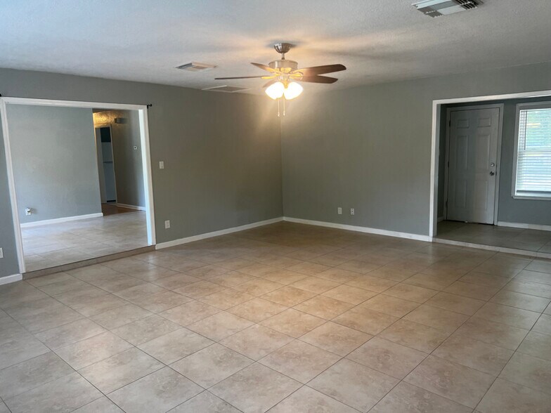 Building Photo - 1103 Floradale Dr