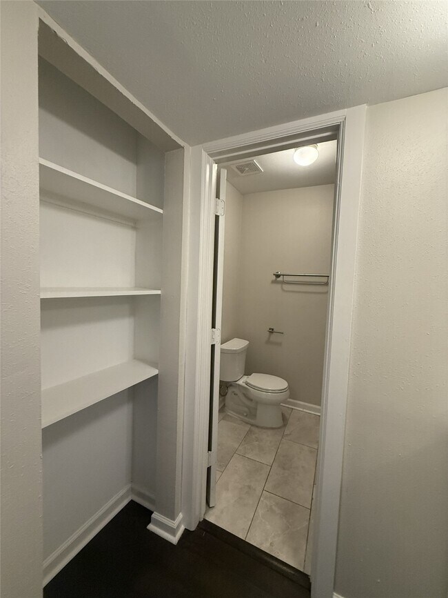 Building Photo - 1824 Thonig Rd