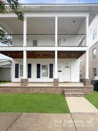 Building Photo - 703 11th St