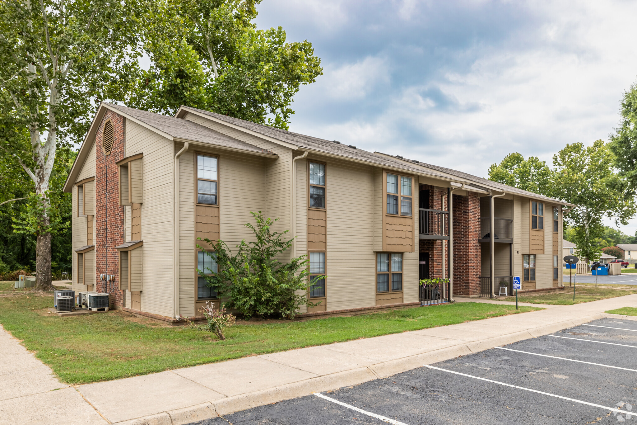 Building Photo - Woodbrook Apartments I & II