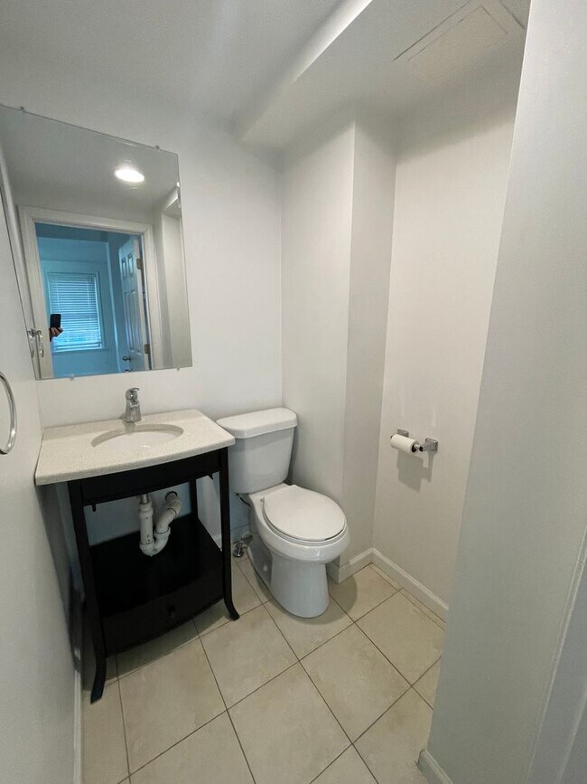 Building Photo - Bright, Spacious Single Family in Central Lowell, 4/5 Bedrooms, Off-street parking