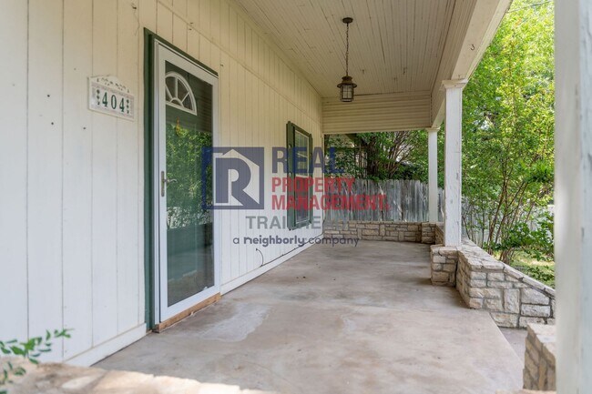 Building Photo - Cozy 2 Bedroom Home Near Historic Downtown Glen Rose