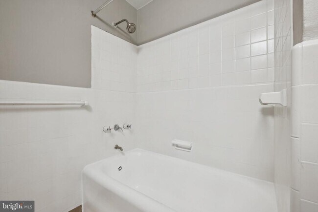 Building Photo - 2031 Locust St