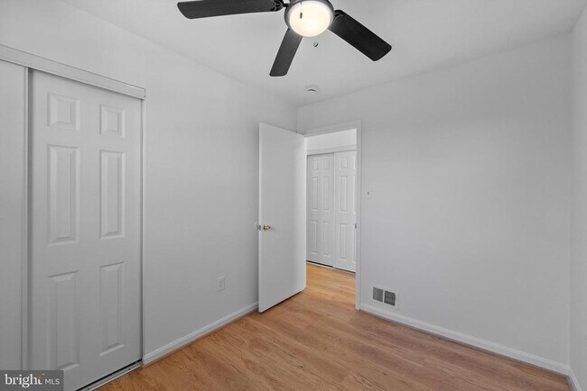 Building Photo - 5505 Avon Ct