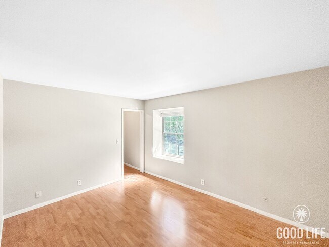 Building Photo - Beautiful 2BD/2BA with Private Balcony and...