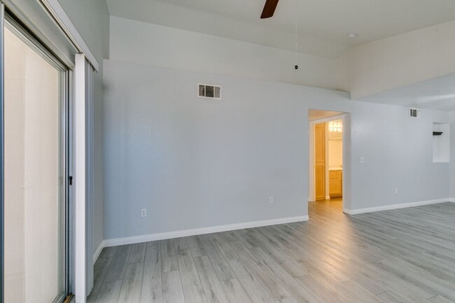 Building Photo - Updated 2-Bedroom Condo with Fireplace