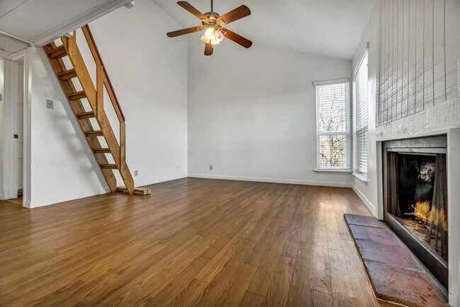 Building Photo - 1000 W 26th St