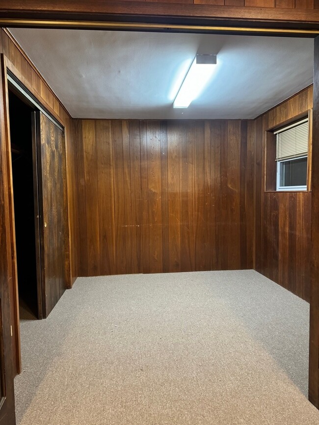 Building Photo - 1600 N 17th Ave
