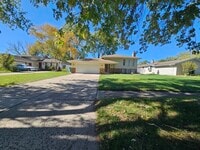 Building Photo - 9536 Elmwood Dr