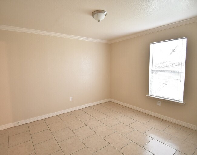 Building Photo - Cute 3 Bedroom 1 Bath Home with storage shed.