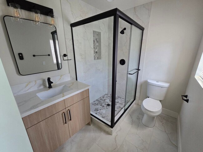 Building Photo - Completely Remodeled Home for Rent – Midtown Sacramento