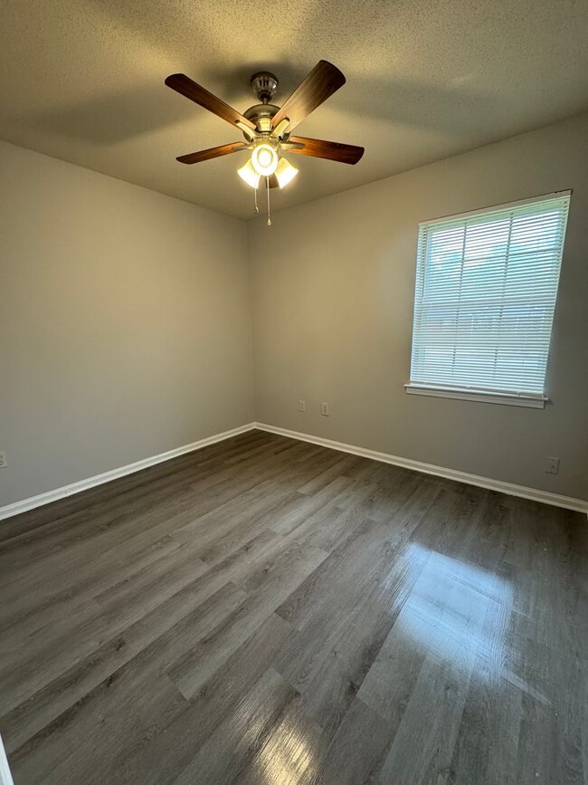 Building Photo - Newly Renovated Home In Whitehaven - Open ...