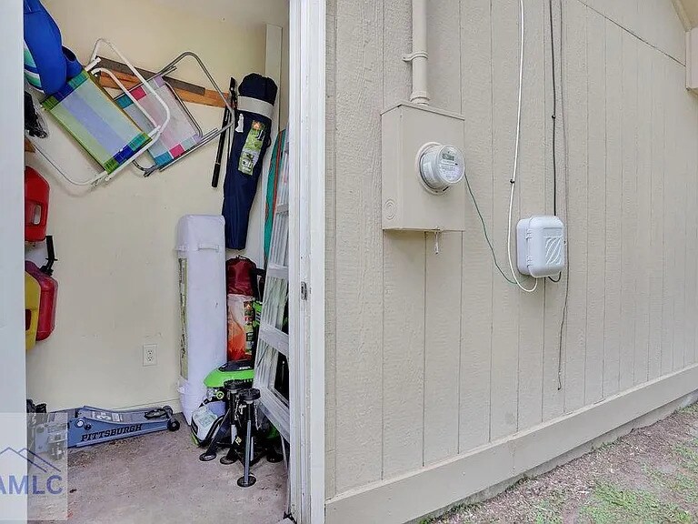 Building Photo - 669 Windhaven Dr