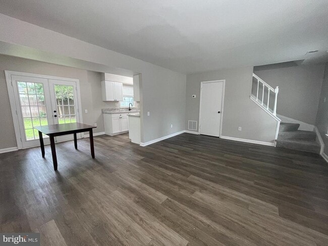 Building Photo - 5005 Vane Ct