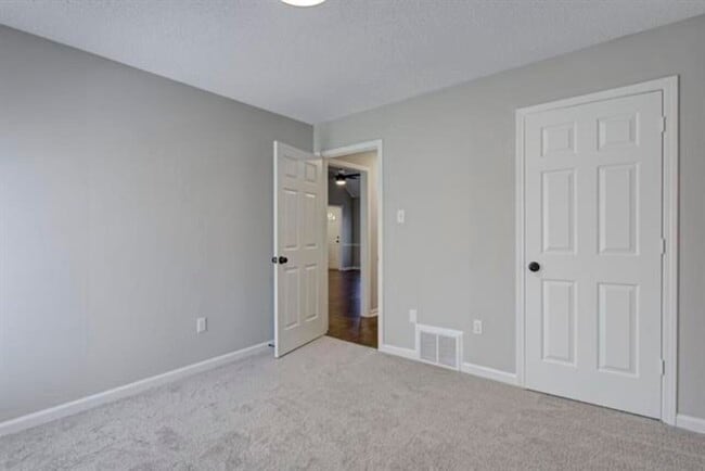 Building Photo - 6479 Stone Lake Dr