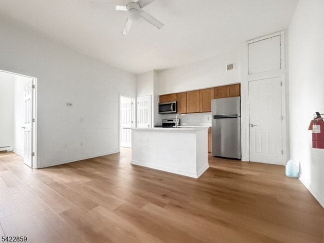 Building Photo - 403 S Main St