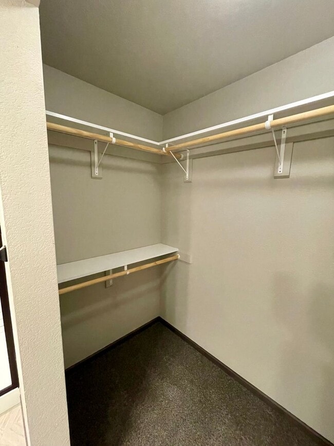 Building Photo - * 3 - 2 - 1 SPECIAL! * NEWER 4 Bedroom, 3 ...