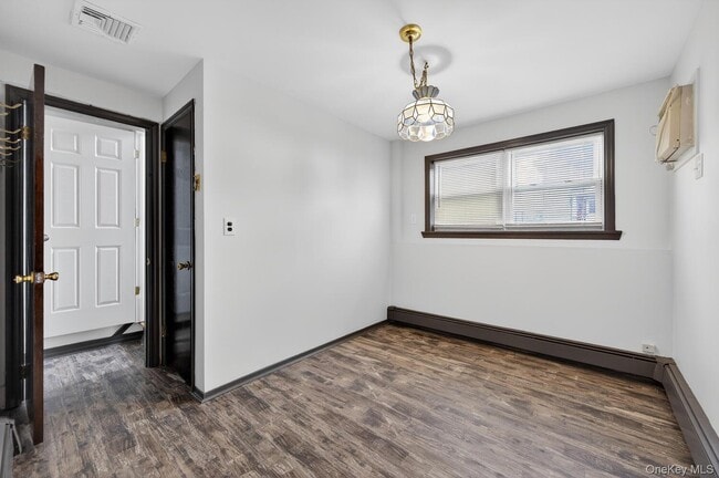 Building Photo - 9 Bay Beach Ave