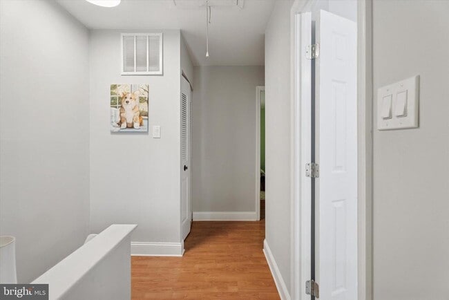 Building Photo - 205 Woodside Cir