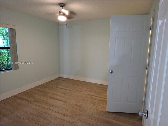 Building Photo - 9999 Summerbreeze Dr