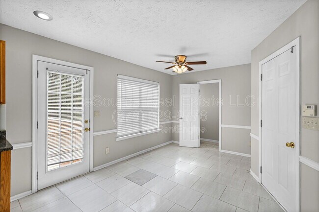 Building Photo - 4211 Crestside Ridge SW