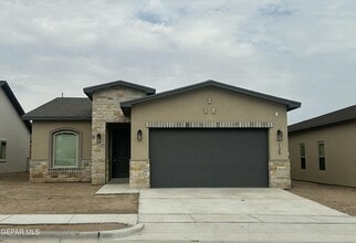 Building Photo - 135 Bonnie Trl