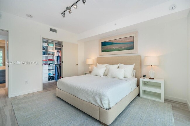 Building Photo - 1080 Brickell Ave