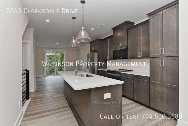 Building Photo - 2043 Clarksdale Dr