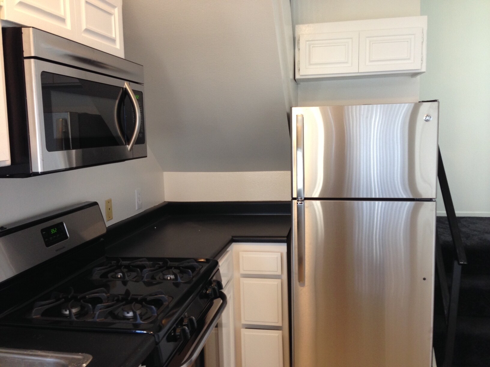 Building Photo - 7665 Fountain Ave