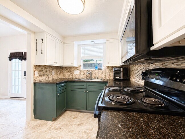 Building Photo - 11710 Southlake Dr