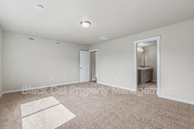Building Photo - 637 E Warrior Basin St