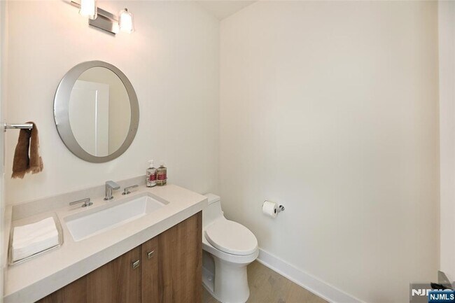 Building Photo - 31 Hearthstone Ct