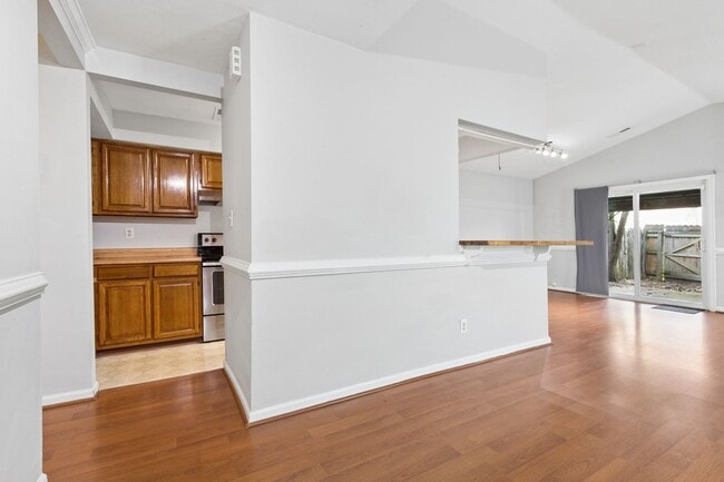 Building Photo - Move In Ready Brick Ranch in VB!