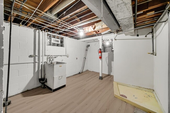 Building Photo - 3 Bedroom 1 Bathroom House for Rent!