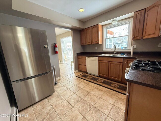 Building Photo - 63 Shorewood Dr