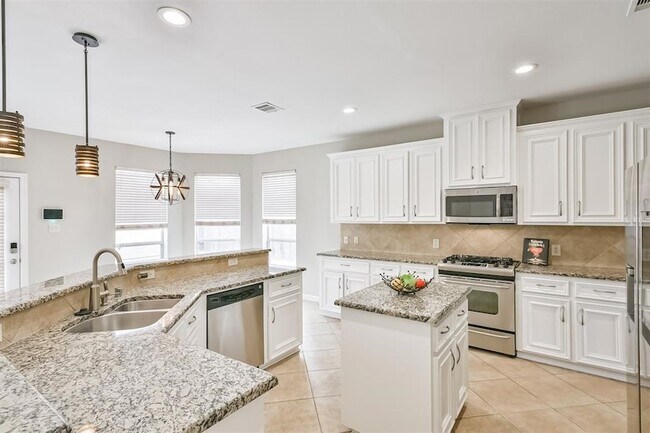 Building Photo - 13707 Elm Shores Dr